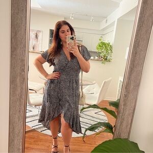 🎈Black/White Amazon Floral Wrap Dress Size L